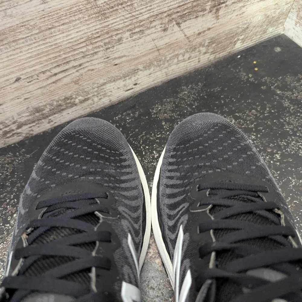 New Balance Men's Black and White Athletic Trainer